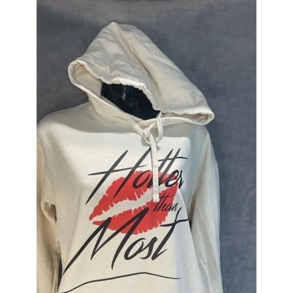 Hotter Than Most Hoodie Sweatshirt Cream Graphic Print Pullover Hooded‎ medium